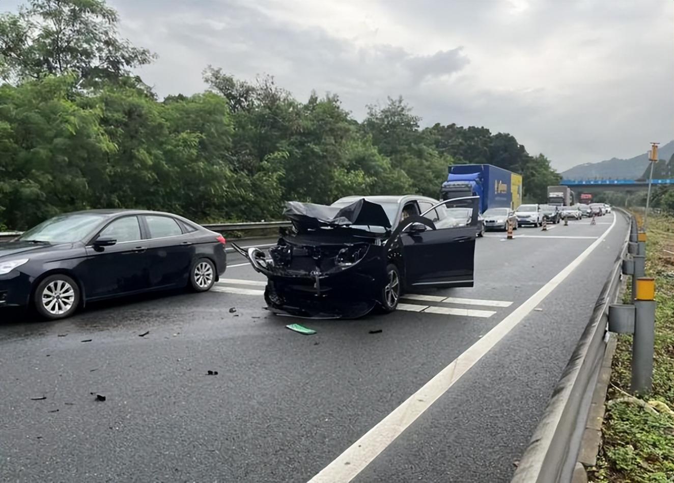 國產 SUV 屠榜背后的代價:這些配置減配你敢信?