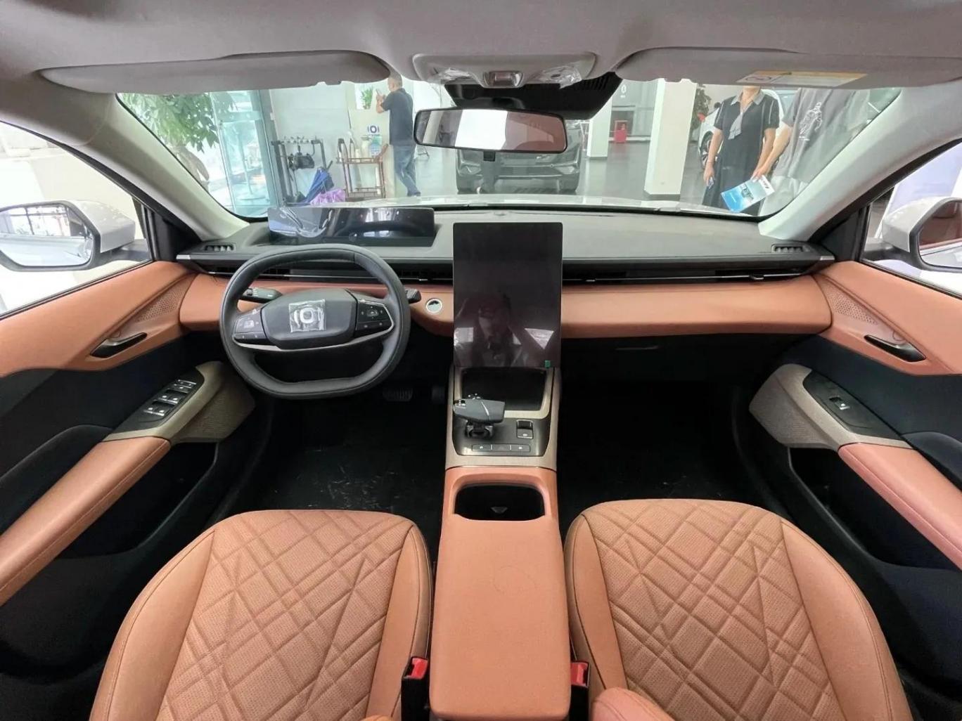 8萬買插混轎車五菱星光和長安啟源真香版怎么選不后悔?