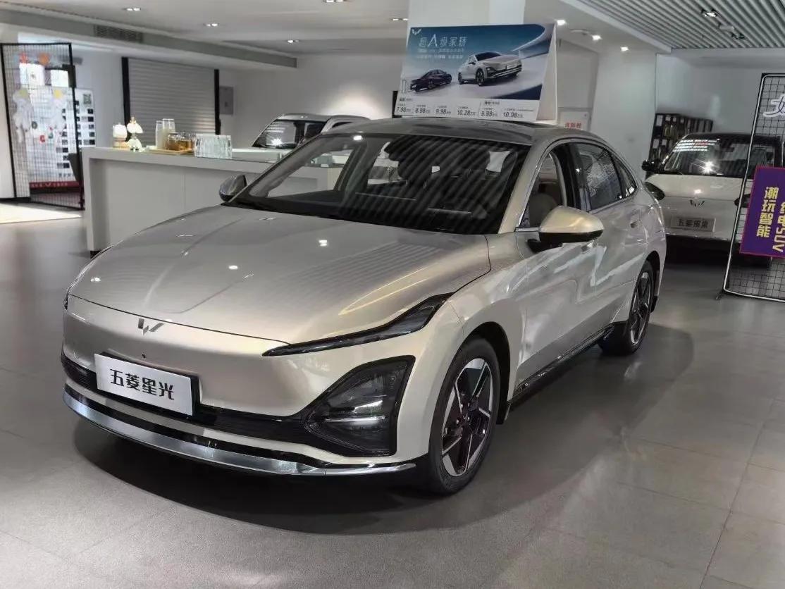 8萬買插混轎車五菱星光和長安啟源真香版怎么選不后悔?