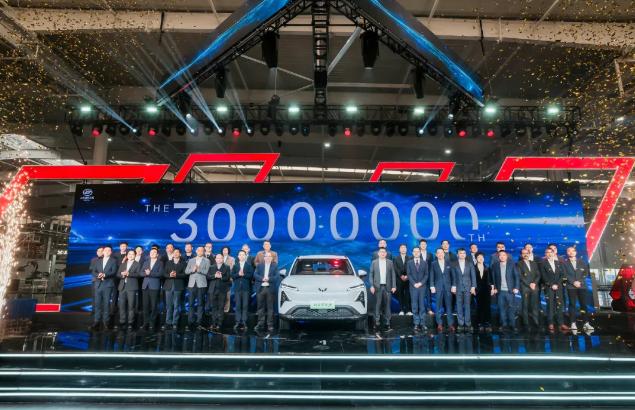 從“人民創富神車”到全球電動化先鋒,五菱的3000萬成績如何誕生