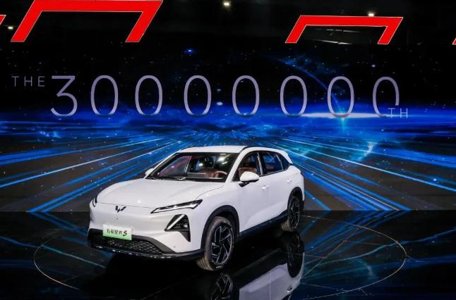 從“人民創富神車”到全球電動化先鋒,五菱的3000萬成績如何誕生