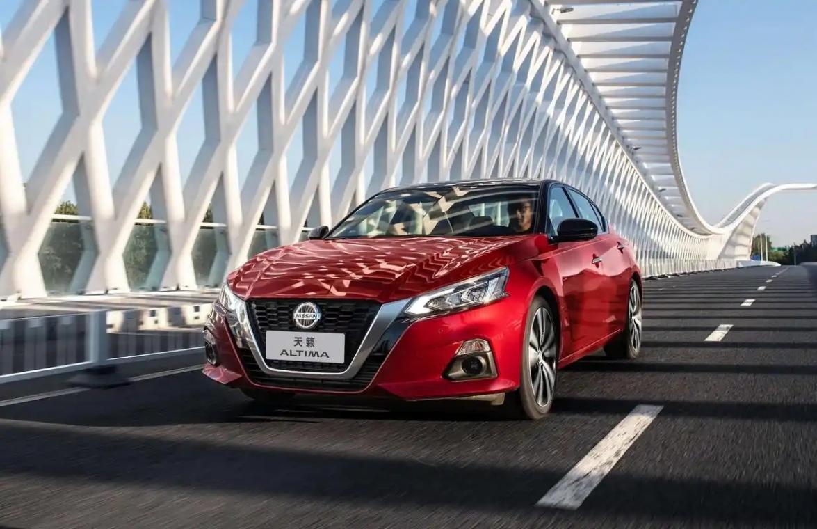 東風日產天籟:長超4米9,2.0T爆發(fā)243馬力,舒適與動力兼?zhèn)?" />
<p class="pgc-img-caption"> </p>
</div>
<p data-track="11">天籟的科技配置相比競品略顯保守。</p>
<p data-track="12">全系均未配備全液晶儀表盤,而是采用機械儀表+小尺寸液晶屏的組合。</p>
<p data-track="13">中控屏幕升級到了<strong>12.3英寸</strong>,支持車聯(lián)網、OTA升級和雙區(qū)語音控制,但相比同級別競品仍然稍顯遜色。</p>
<div id="l1nbrrj5" class="pgc-img"><img class="syl-page-img" src="http://www.gzdzbjgs.cn//uploads/image/2025/0207/10260329103.jpg" title=