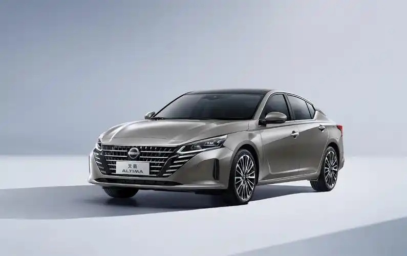 東風日產天籟:長超4米9,2.0T爆發(fā)243馬力,舒適與動力兼?zhèn)?" />
<p class="pgc-img-caption"> </p>
</div>
<p data-track="17">可惜的是,天籟依然搭載的是CVT變速箱,雖然模擬8擋,但在激烈駕駛時仍然無法提供AT變速箱那種干脆利落的換擋感受。</p>
<p data-track="18">如果你是一個追求駕駛樂趣的用戶,那么天籟的2.0T動力雖然足夠強勁,但CVT的存在可能會讓你有些“上頭”。</p>
<p data-track="19">相比之下,雅閣的1.5T+CVT雖然動力稍弱,但變速箱調校更靈敏,而凱美瑞的2.5L+8AT則在平順性和駕駛質感上更勝一籌。</p>
<div id="l1nbrrj5" class="pgc-img"><img class="syl-page-img" src="http://www.gzdzbjgs.cn//uploads/image/2025/0207/10260412105.jpg" title=